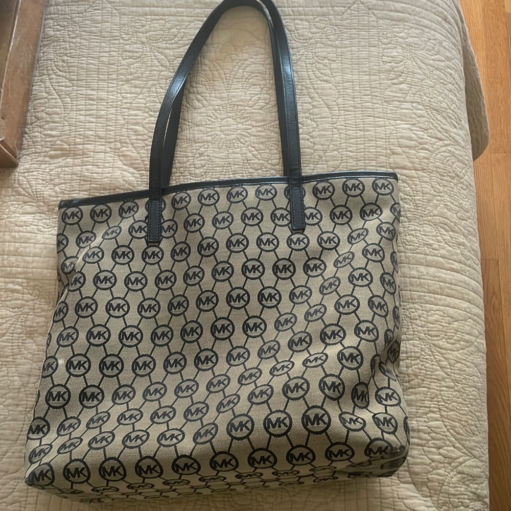 Michael Kors Black & Tan large tote shoulder bag.